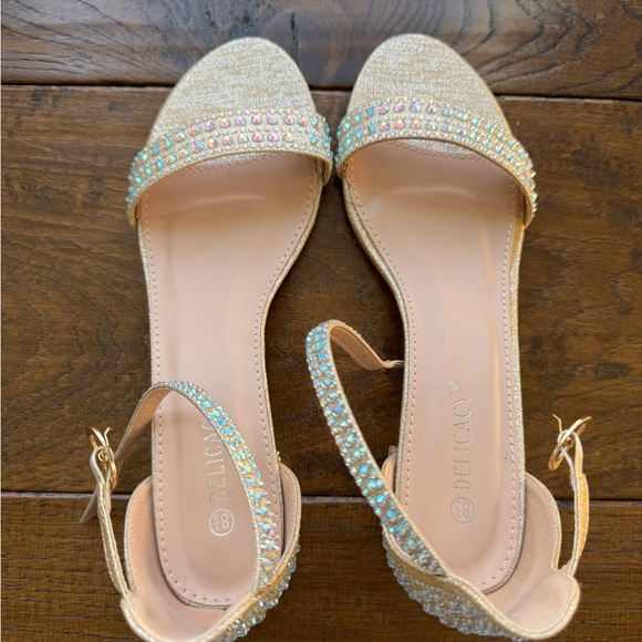 Glamour dress shoes size 8 1/2 wedding bridal worn for alterations. - Picture 7 of 10